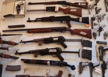 I finanzieri del Gico di Catanzaro hanno scoperto un arsenale in uno studio professionale di Acquappesa