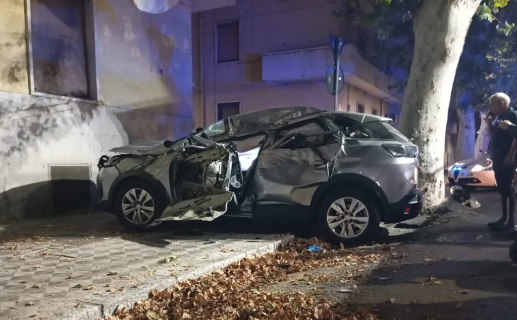 auto contro muro reggio c 1080x670 1
