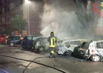 Notte di fuoco in Calabria, numerose auto in fiamme