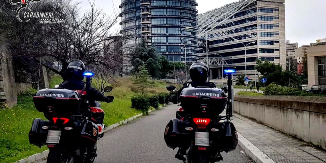 Notte di violenza domestica a Reggio Calabria, i Carabinieri arrestano un uomo (VIDEO)