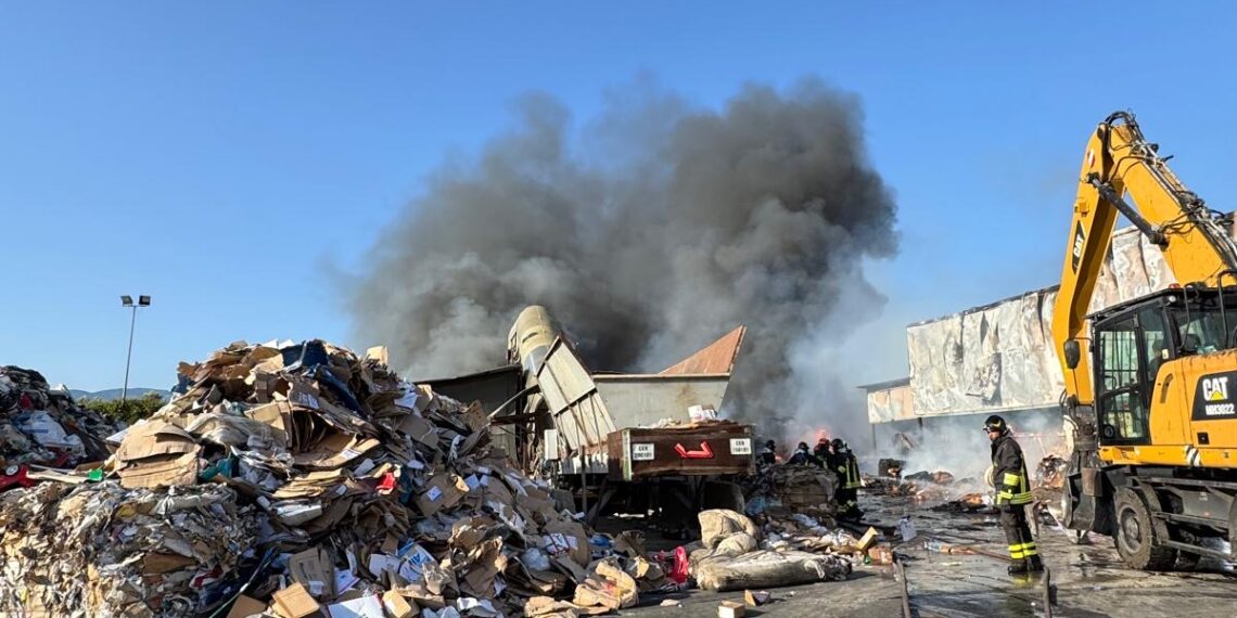 L’Arpacal valuta l’impatto ambientale a Lamezia Terme dopo l’incendio nell’impianto di Ecologia Oggi