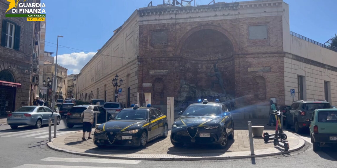 Sequestrati beni immobili, terreni, quote societarie a 3 persone riconducibili al clan Arena (VIDEO) 1 Sequestrati beni immobili, terreni, quote societarie a 3 persone riconducibili al clan Arena (VIDEO)