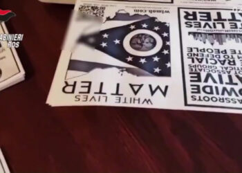 Neonazismo, apologia del fascismo, negazionismo e supremazia della zazza bianca, perquisizioni dei Carabinieri anche in Calabria (VIDEO) 1 Neonazismo, apologia del fascismo, negazionismo e supremazia della zazza bianca, perquisizioni dei Carabinieri anche in Calabria (VIDEO)