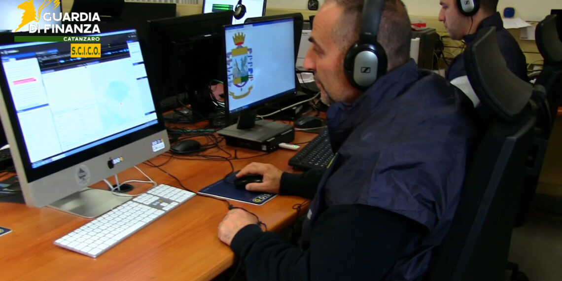 Smatellato un traffico internazionale di droga tra il Sudamerica e l'Europa (VIDEO) 1 Smatellato un traffico internazionale di droga tra il Sudamerica e l’Europa (VIDEO)