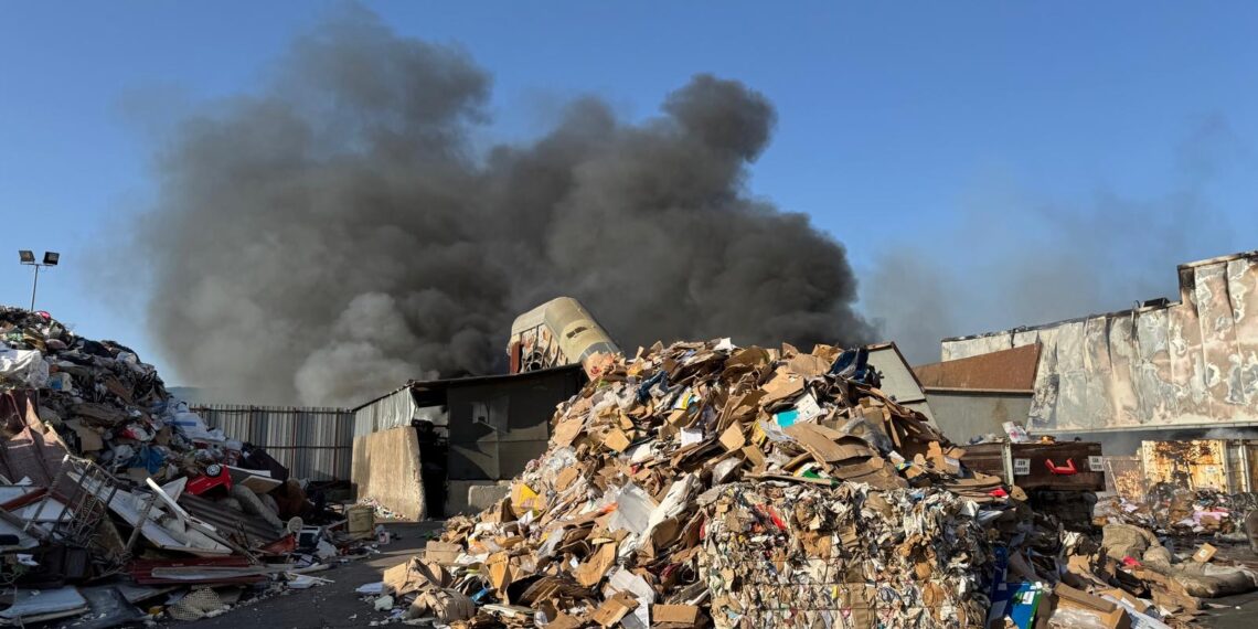 L’Arpacal valuta l’impatto ambientale a Lamezia Terme dopo l’incendio nell’impianto di Ecologia Oggi