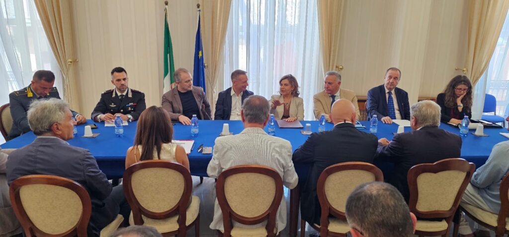 In Prefettura un Tavolo tecnico sullo stato del mare nel litorale vibonese 2 foto comunicato 25072025. c