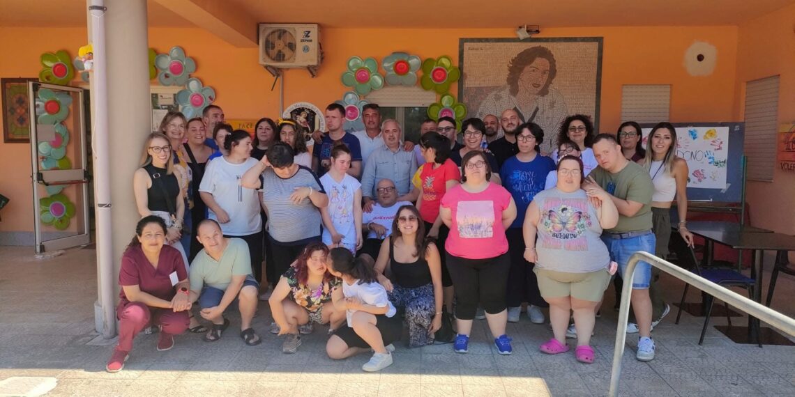 Il Comune di Jonadi sostiene l’Associazione “Il Dono” con un mese di servizio mensa 1 Il Comune di Jonadi sostiene l’Associazione “Il Dono” con un mese di servizio mensa