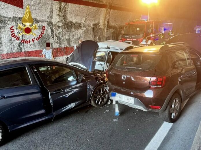 Brutto incidente sulla Statale Silana 107 5 incidente statale 107 696x522 1