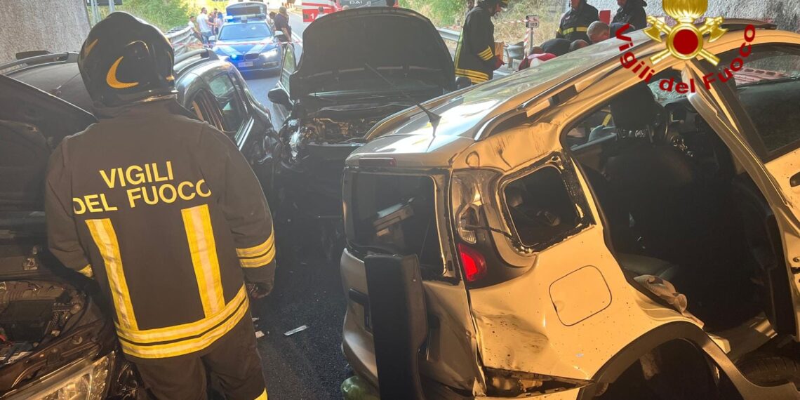 Brutto incidente sulla Statale Silana 107