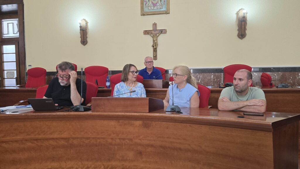 Vibo Valentia accoglie il sindaco di San Gallo Maria Pappa, un incontro all’insegna dell’amicizia e delle radici comuni 4 vibo incontro con sindaco pappa 3