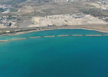 Bonifica del Sin di Crotone: dopo 25 anni partiranno i primi carichi di rifiuti non pericolosi della discarica fronte mare