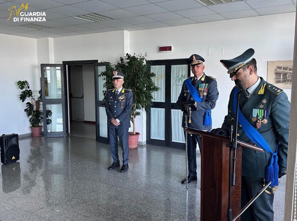 Cambio al vertice del Reparto Operativo Aeronavale della Guardia di Finanza della Calabria 5 05082025 082128 vs250804 003
