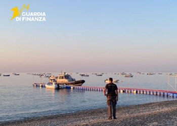 La Guardia di Finanza sequestra circa 90 natanti e aree demaniali prive di titoli concessori (VIDEO)