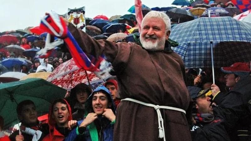 Cosenza piange padre Fedele, il frate ultras che ha scritto una mappa di cuore e solidarietà in Calabria 5 171530939 ab1f5f35 127e 4a34 b11c 53d1685653e7