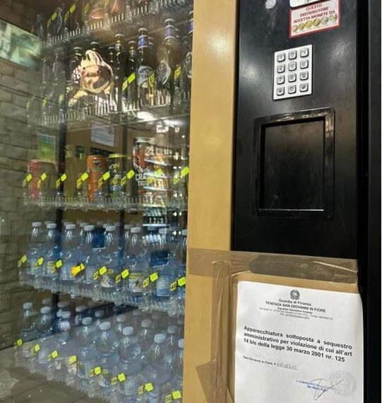 Guardia di Finanza di Cosenza: sequestrati due distributori automatici self bar h 24 non in regola