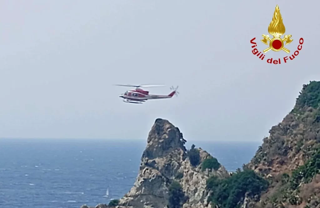 Capo Vaticano, turisti rimasti bloccati sulla scogliera recuperati dai Vigili del Fuoco (VIDEO) 3 1 95ceb1 e1756387924996
