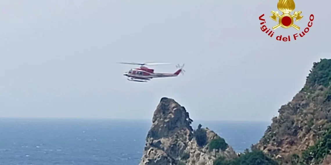 Capo Vaticano, turisti rimasti bloccati sulla scogliera recuperati dai Vigili del Fuoco (VIDEO)