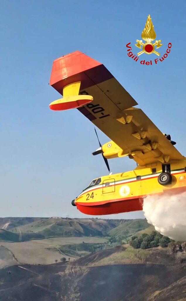Spento con due canadair il vasto incendio divampato nel comune di Mileto 3 537302983 799481639098579 2502255758510015650 n