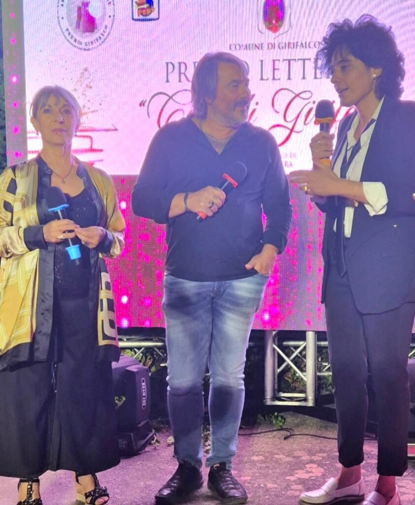 Parole Femmine, Annalisa Insardà incanta al Premio Caccuri. L'attrice protagonista anche al Premio Girifalco 6 ANNALISAINSARDA PREMIO 1