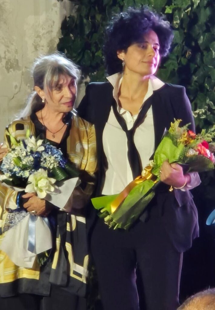 Parole Femmine, Annalisa Insardà incanta al Premio Caccuri. L'attrice protagonista anche al Premio Girifalco 5 ANNALISAINSARDA PREMIO 2
