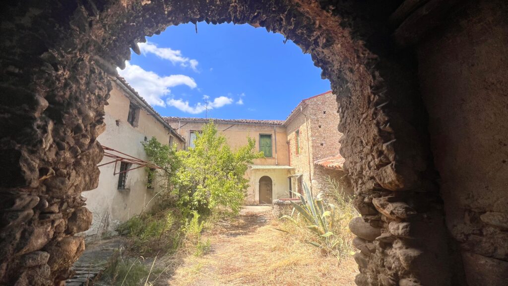 Zumpano riscopre le sue radici con l’acquisto del Convento degli Agostiniani, un simbolo storico 3 Convento degli Agostiniani di Zumpano Larco
