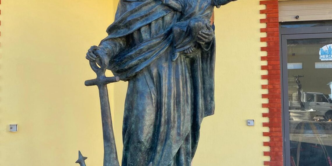 Incredibile a Catanzaro, tentano di rubare la statua della Madonna di Porto Salvo dello scultore Verrino 1 Incredibile a Catanzaro, tentano di rubare la statua della Madonna di Porto Salvo dello scultore Verrino