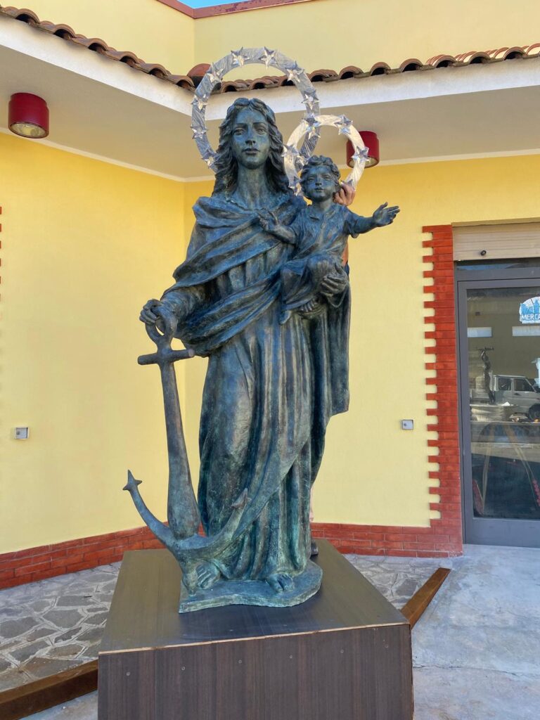 Incredibile a Catanzaro, tentano di rubare la statua della Madonna di Porto Salvo dello scultore Verrino 3 IMG 20250809 WA0022