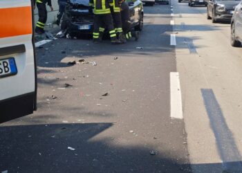Spettacolare incidente in autostrada nei pressi dello svincolo di S. Onofrio (foto)