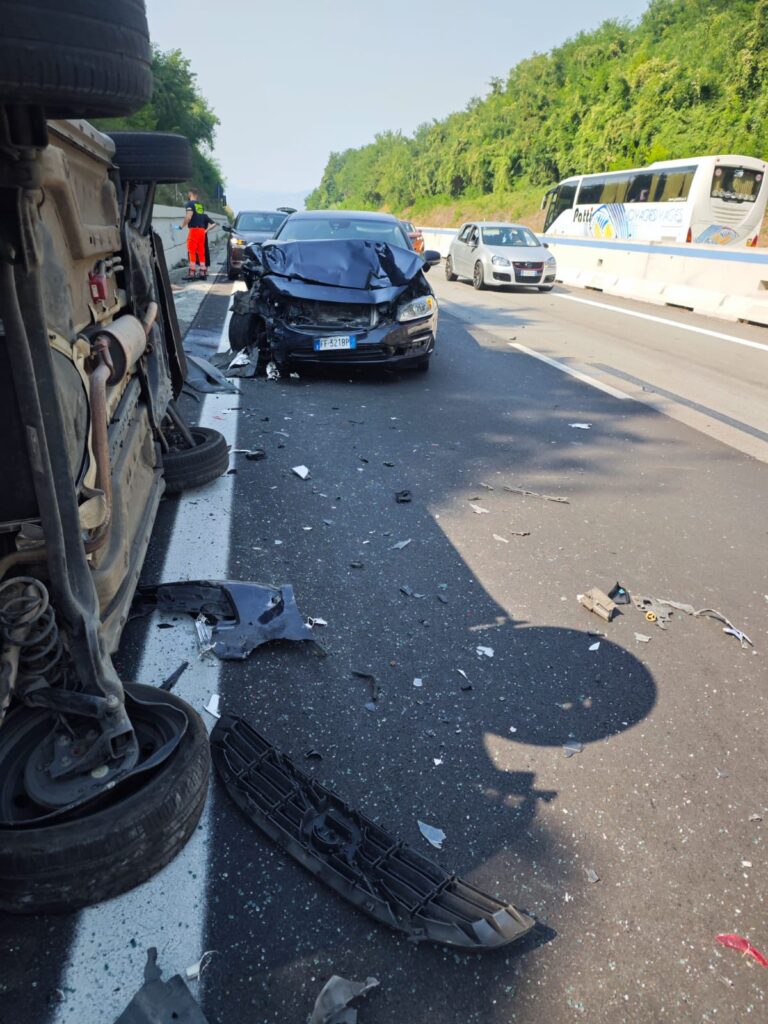Spettacolare incidente in autostrada nei pressi dello svincolo di S. Onofrio (foto) 6 IMG 20250809 WA0029