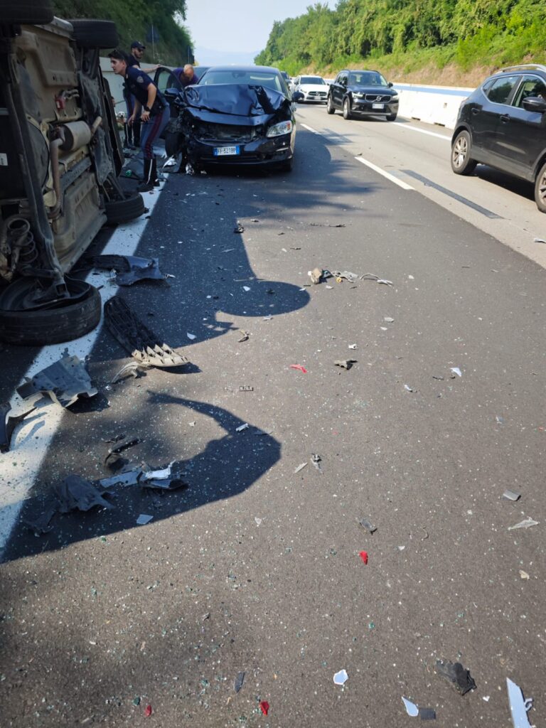 Spettacolare incidente in autostrada nei pressi dello svincolo di S. Onofrio (foto) 5 IMG 20250809 WA0030
