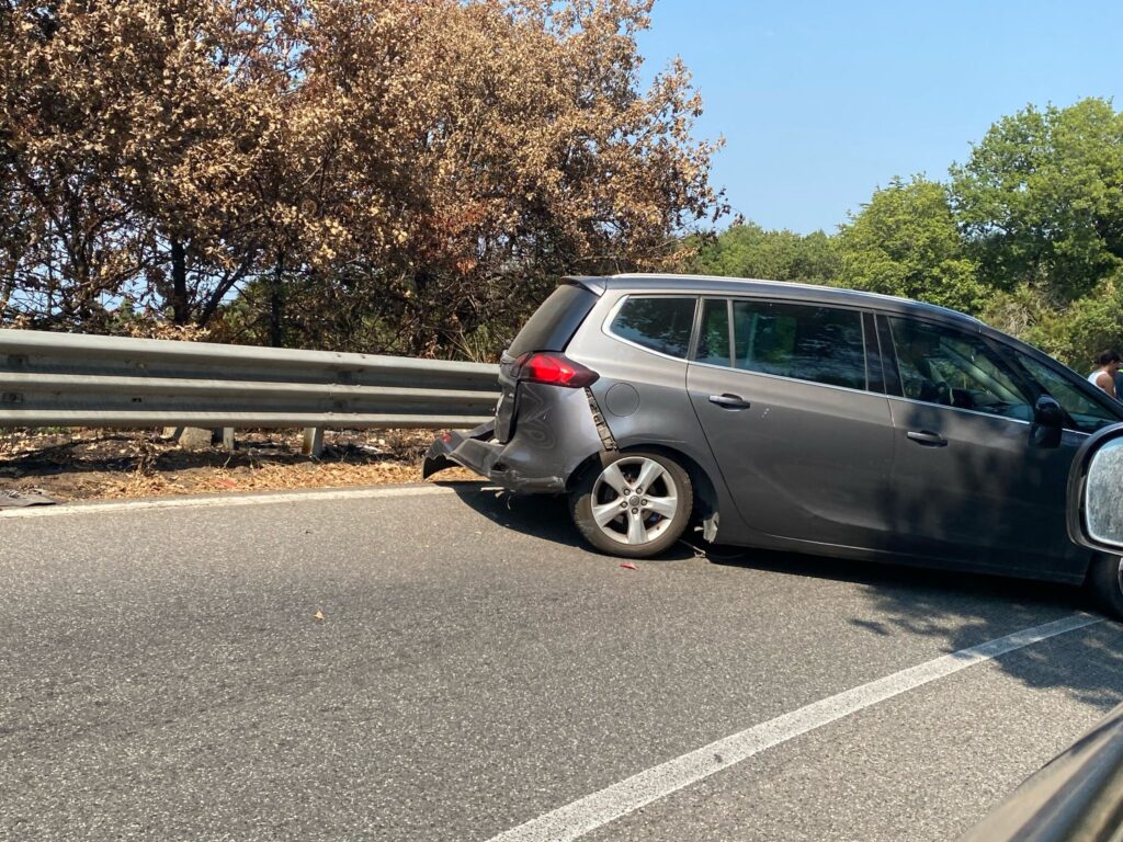Vibo Valentia, violento incidente lungo la SS18 verso Vibo Marina 2 IMG 20250813 WA0025