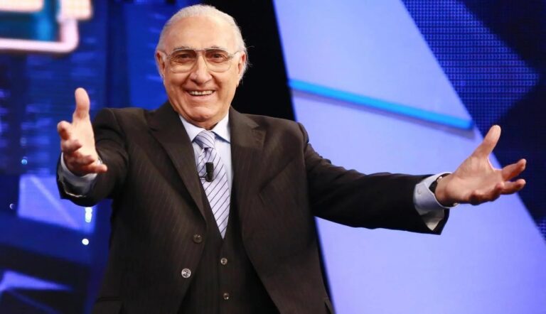 Pippo Baudo e il legame con Vibo Valentia. Quella volta che al 501 si mise a canticchiare "Fiorellin del Prato"... 3 Pippo Baudo 768x442 1