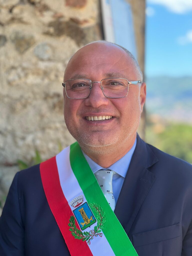 Zumpano riscopre le sue radici con l’acquisto del Convento degli Agostiniani, un simbolo storico 5 Sindaco di Zumpano Avv. Fabrizio Fabiano
