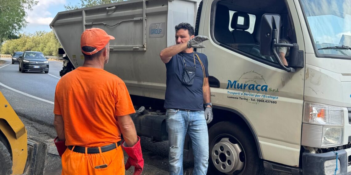 Comune di Vibo Valentia, Anas, Muraca e volontari insieme per ripulire un tratto della SS18 all’ingresso di Vibo Marina