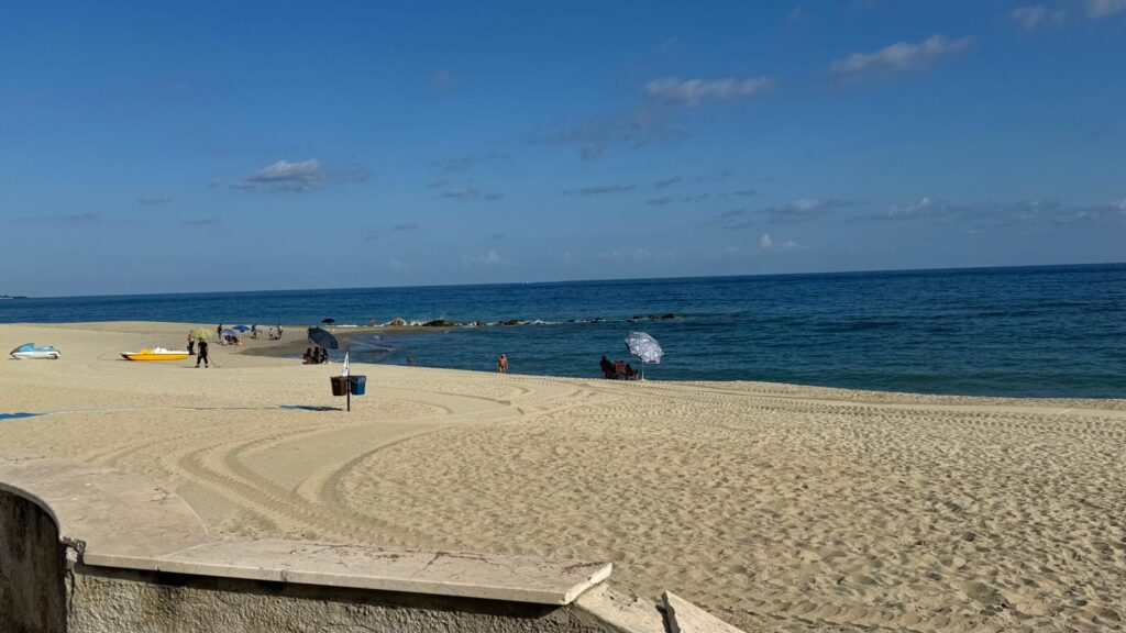 Il paradosso di Bivona, ovvero l'inutilità di avere una spiaggia pulita! 4 WhatsApp Image 2025 08 07 at 11.19.09 1