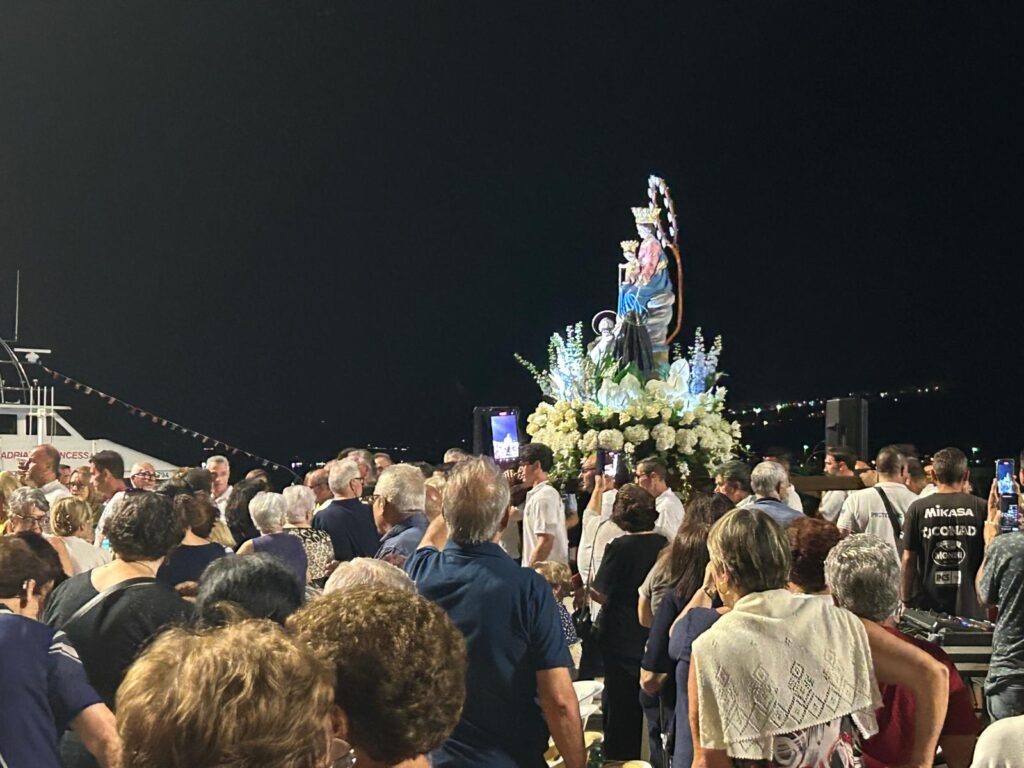 Straordinaria partecipazione a Vibo Marina per i festeggiamenti della Patrona, Stella Maris (VIDEO) 3 WhatsApp Image 2025 08 17 at 23.22.41
