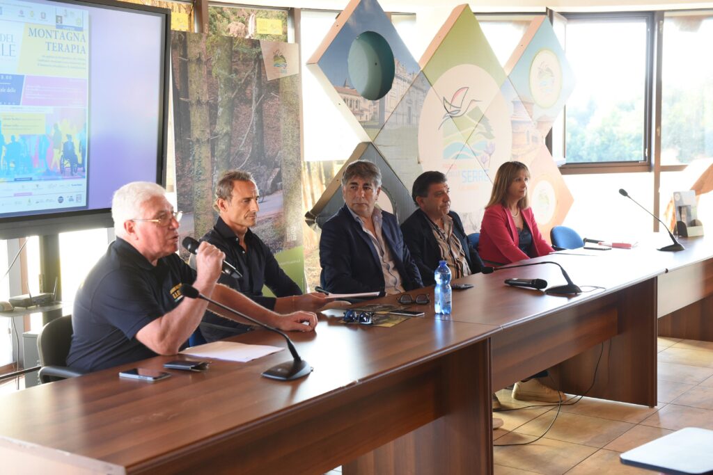 Al Festival del Sociale di Serra S. Bruno, il Parco delle Serre protagonista del focus sulla Montagna terapia 3 WhatsApp Image 2025 08 20 at 20.51.32 3
