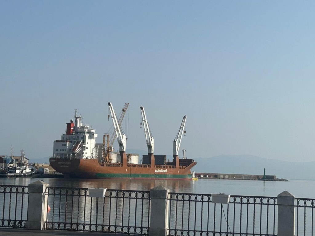 Vibo Marina vive per intero tutte le potenzialità del suo Porto, importante snodo per diversi tipi di attività economiche 2 WhatsApp Image 2025 08 21 at 13.40.36 1