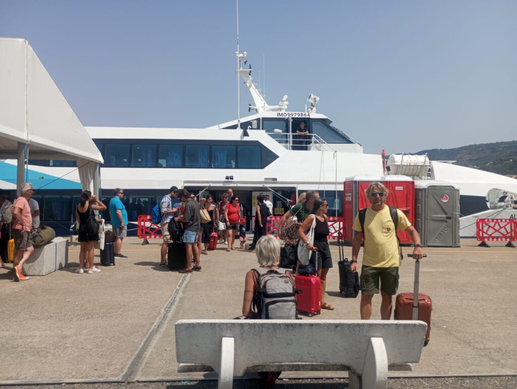 Vibo Marina vive per intero tutte le potenzialità del suo Porto, importante snodo per diversi tipi di attività economiche 3 WhatsApp Image 2025 08 21 at 13.40.36