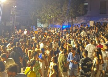 Notte da star a Vibo Marina per il dj set di Emilio Farfaglia e il giovanissimo Dev Buonanno