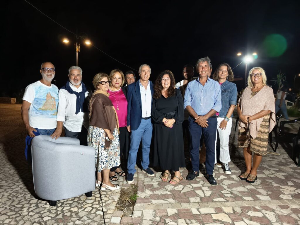 Briatico si emoziona con Domenico Nardo: poesia, pensiero e silenzio in riva al mare 3 WhatsApp Image 2025 08 25 at 18.34.23