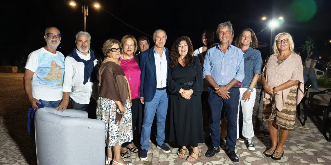 Briatico si emoziona con Domenico Nardo: poesia, pensiero e silenzio in riva al mare