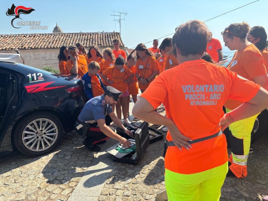 La caserma dei Carabinieri di Strongoli apre le porte al campo scuola della Protezione Civile 2 b4cc3c47 bece 4fae 9784 4385c2c58359