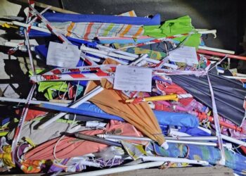 Occupazione abusiva di spiaggia, a Cirò Marina sequestrati oltre 170 ombrelloni