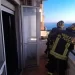 I Vigili del Fuoco spengono un incendio in un appartamento ad Arghillà