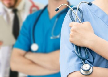 Serve una riforma culturale e organizzativa che rimetta al centro la dignità della professione medica 9 Il Veneto apre al modello Calabria che ha reclutato medici cubani. Piperno (SMI): sanità pubblica alla sbando