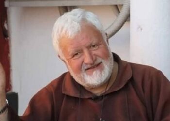 Cosenza piange padre Fedele, il frate ultras che ha scritto una mappa di cuore e solidarietà in Calabria