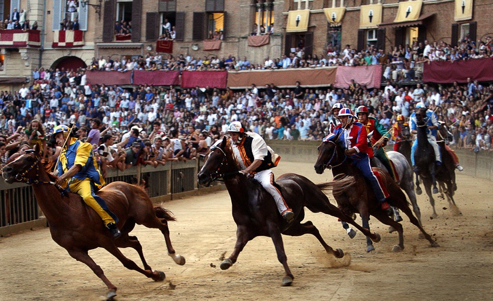 Rito pagano o celebrazione religiosa? Ferragosto tra storia, tradizione, fede, ma soprattutto gioia di viverlo in compagnia 3 palio di siena