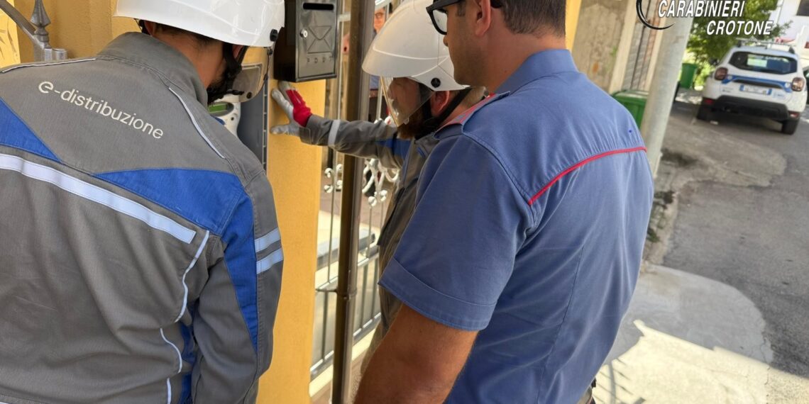 Cirò Marina: contrasto agli allacci abusivi alla rete idrica ed elettrica, una persona denunciata