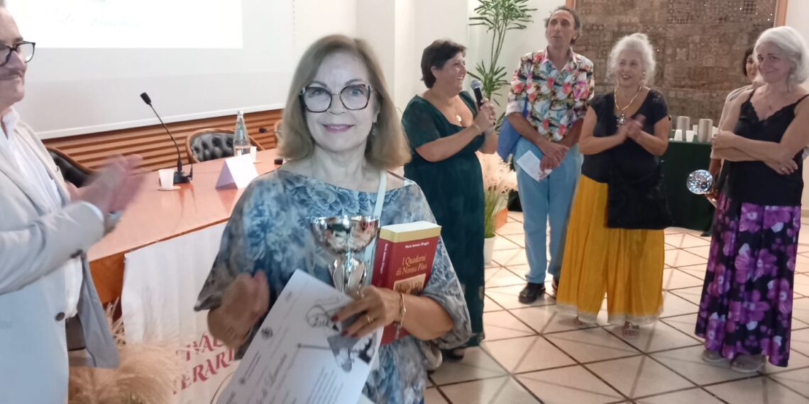La vibonese Maria Antonia Silvaggio con “I Quaderni di Nonna Pina” premiata a Pomezia